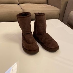 Brown, short Uggs